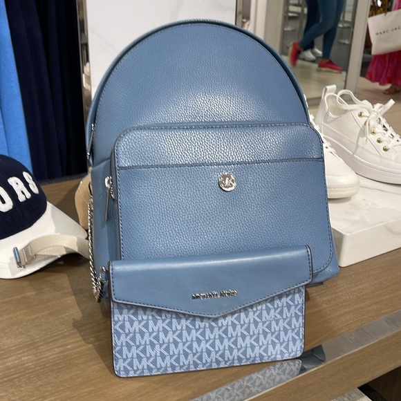 MICHAEL KORS Maisie Medium Pebbled Leather 2-in-1 Backpack
Denim 
NWT - Picture 16 of 16